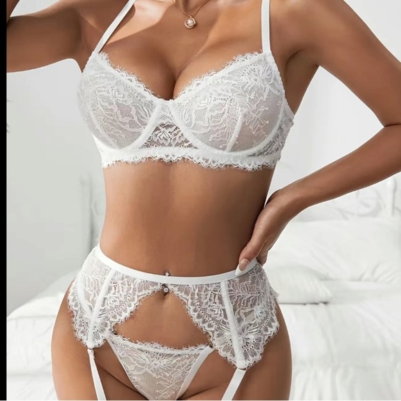 White Lace 3-Pc Bra Garter Lingerie Set - Picture 5 of 6